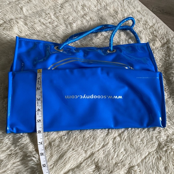 SCOOP NYC patent branded large vinyl shopper tote bag shopping rope handle strap - Picture 4 of 5